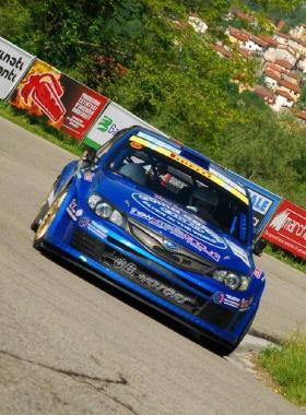 Sossella e Amadori a bordo della loro Subaru Impreza 