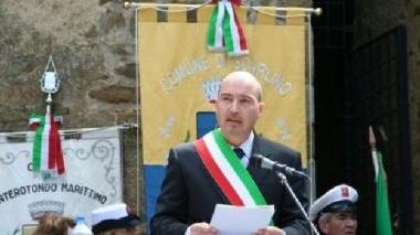 <b>BIZZARRI.</b> Introduce la cerimonia davanti a molti occhi lucidi