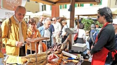 Bancarelle di prodotti tipici dell’Arcipelago