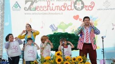 Un momento della kermesse di ieri pomeriggio nel cortile degli Svizzeri