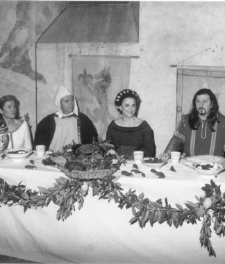 A cena da Messer Giovanni in via Boccaccio nel borgo di Certaldo Alto 