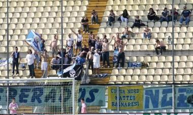 Il gruppo degli ultr&agrave; azzurri che ha seguito lEmpoli al Braglia di Modena 