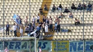 Il gruppo degli ultrà azzurri che ha seguito l’Empoli al Braglia di Modena