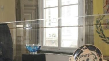 Alcuni dei pezzi etruschi in mostra a Palazzo Buonamici