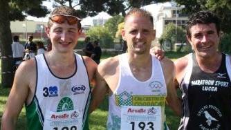 Paolo Battelli (al centro) con il secondo classificato Massimo Mei (a sx) e il terzo Francesco Zampolini