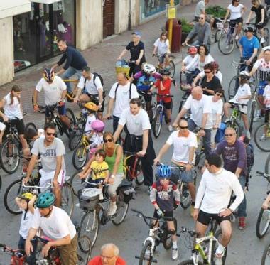 Alcuni momenti della Pedalata che si &egrave; svolta a Piombino      
