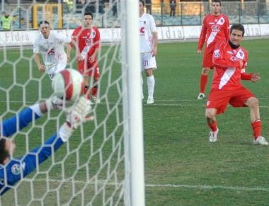 <b>GROSSETO-RAVENNA 2-2.</b> Il gol su rigore di Consonni 