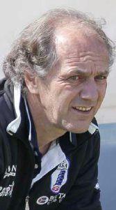 Lallenatore Stefano Cuoghi    