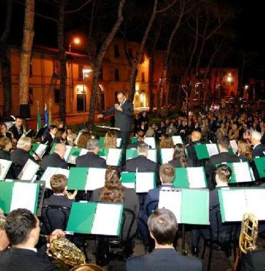 La Filarmonica Volere &egrave; Potere durante un concerto 