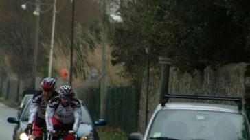 Via dei Lecci pericolosa per bici e motorini