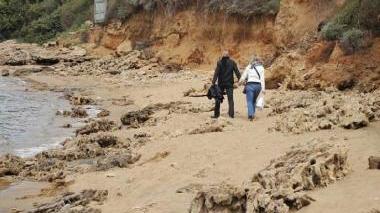 L’erosione che ha fortemente assottigliato la spiaggia di Baratti mettendo in pericolo anche la zona archeologica