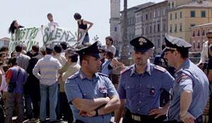 Facoltà occupata, la polizia sgombera gli studenti da palazzo Mastjani