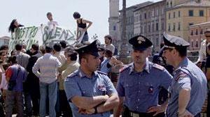 Facoltà occupata, la polizia sgombera gli studenti da palazzo Mastjani