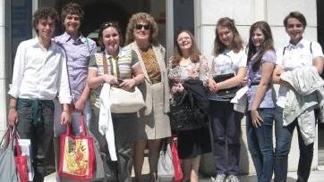 Gli studenti premiati del liceo classico Repetti con i loro insegnanti