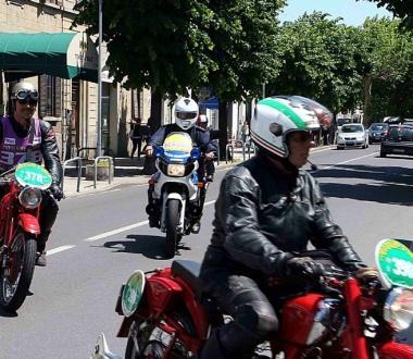 Un omaggio alla Vespa nella seconda tappa