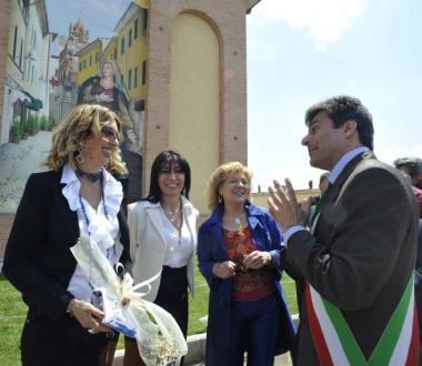 <b>AFFRESCO.</b> Inaugurato con sindaco, autrici e modella 