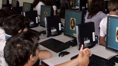 Laboratorio informatico con i computer riciclati