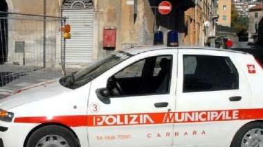 Pattuglia dei vigili urbani in servizio