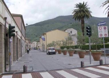 Via Roma a Calci   