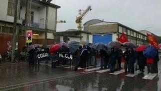 Una protesta dei lavoratori dei Nuovi Cantieri Apuania
