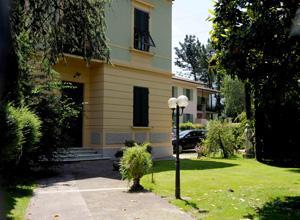 Lucca, uccide la ex a colpi di fucile poi si spara