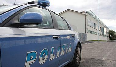 In giro con pistola e proiettili, giovane arrestato dalla polizia