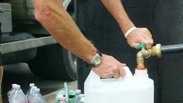 Rifornimento di acqua garantito con le autobotti oggi in varie zone della Valdinievole