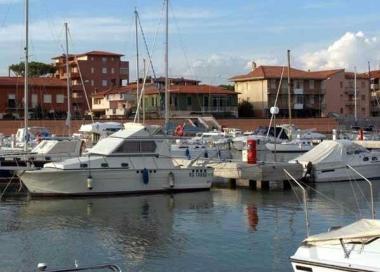 <b>IN CERCA DAUTORE </b>In alto il Canale San Rocco Qui sopra il porto di Marina di Grosseto 