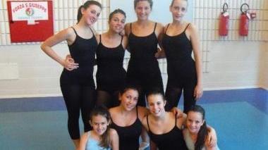 <b>GRUPPO.</b> Le ragazze dell’Oasis Club guidate da Cecilia Volpi