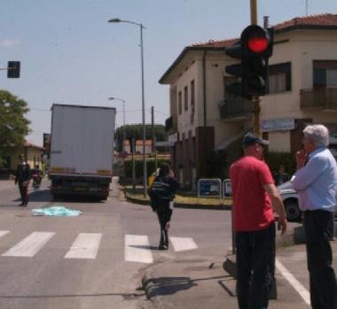 Una scena del tragico incidente in viale Europa (Vip) 