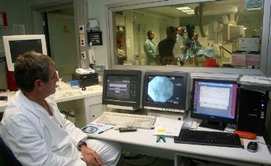 Un intervento di angioplastica seguito al computer 