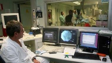 Un intervento di angioplastica seguito al computer