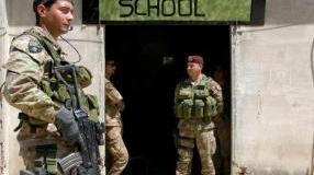 Civili intrappolati, arriva la Folgore