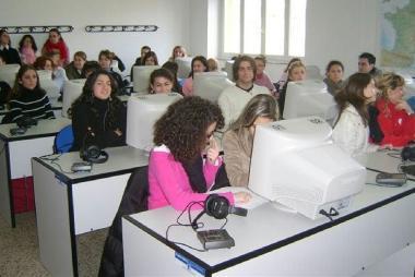Studenti in un laboratorio linguistico 