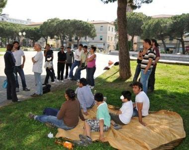 Il sit-in davanti al municipio 