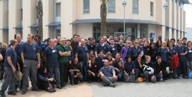 I dipendenti della Mtm durante lo sciopero di ieri     