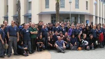 I dipendenti della Mtm durante lo sciopero di ieri