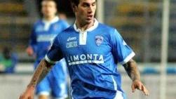 L’attaccante azzurro Luca Saudati è stato sospeso per cinque giorni dalla società a causa del litigio in allenamento con Musacci e non potrà giocare l’ultima gara del campionato di serie B 2009/2010 Il contratto del giocatore è in scadenza (il prossimo 30 giugno) e la sua lunga avventura in maglia azzurra si chiude in malo modo