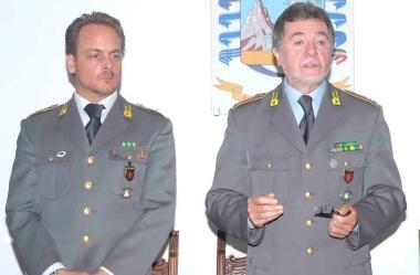 A sinistra il maggiore della Finanza Pietro Vinco con il colonnello Massimo Prisco