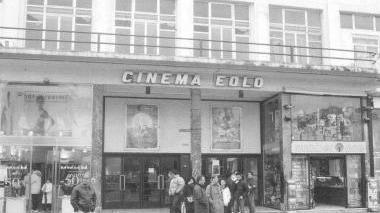 L’ingresso del cinema Eolo. Qui dovrebbe arrivare il marchio Zara