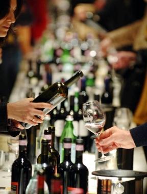 Degustazione di vini in una delle passate edizioni  
