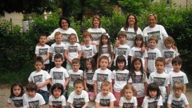 I bimbi e le maestre dell’asilo Irene
