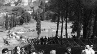 Visitatori al parco archeologico di Baratti e Populonia