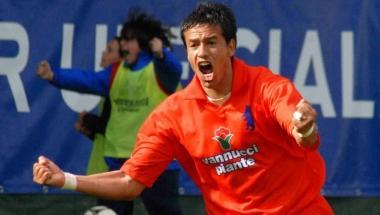 Sopra mister Brunero Bianconi nella foto a fianco il bomber arancione Rojas che potrebbe tornare titolare 