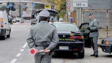 <b>CONTROLLI.</b> Un posto di blocco della Guardia di Finanza