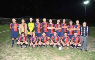 Dallalto a sinistra la squadra degli amministratori di Cecina, in senso orario a destra la formazione di Castagneto e sotto a sinistra quella di Rosignano    