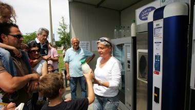 L’inaugurazione del distributore automatico di latte