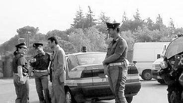 L’autostrada e sopra una pattuglia della polizia