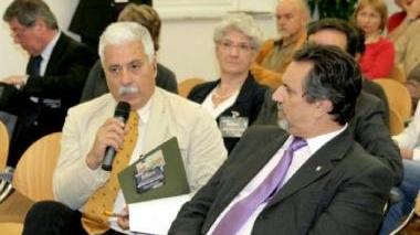 Paolo Lucchesi responsabile di zona dell’Asl 6 con Giovanni Cruschelli (a destra) al convegno di villa Celestina