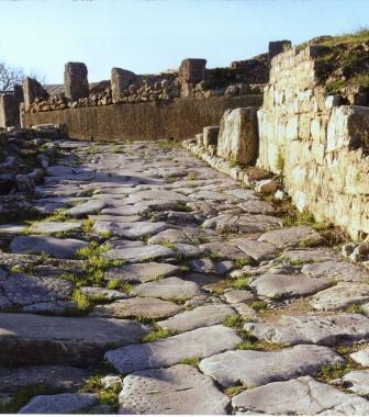 <b>ANTICHE </b>strade allinterno degli scavi      <b>FUNZIONARIO </b>Mario Cygielman 